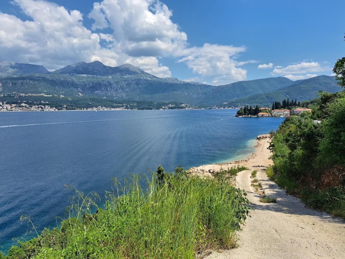 Вилла Glamping Peninsula Lustica Rose Тиват Экстерьер фото